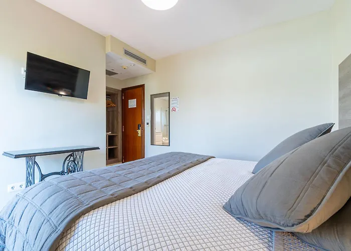 Montmar Hotel 3*